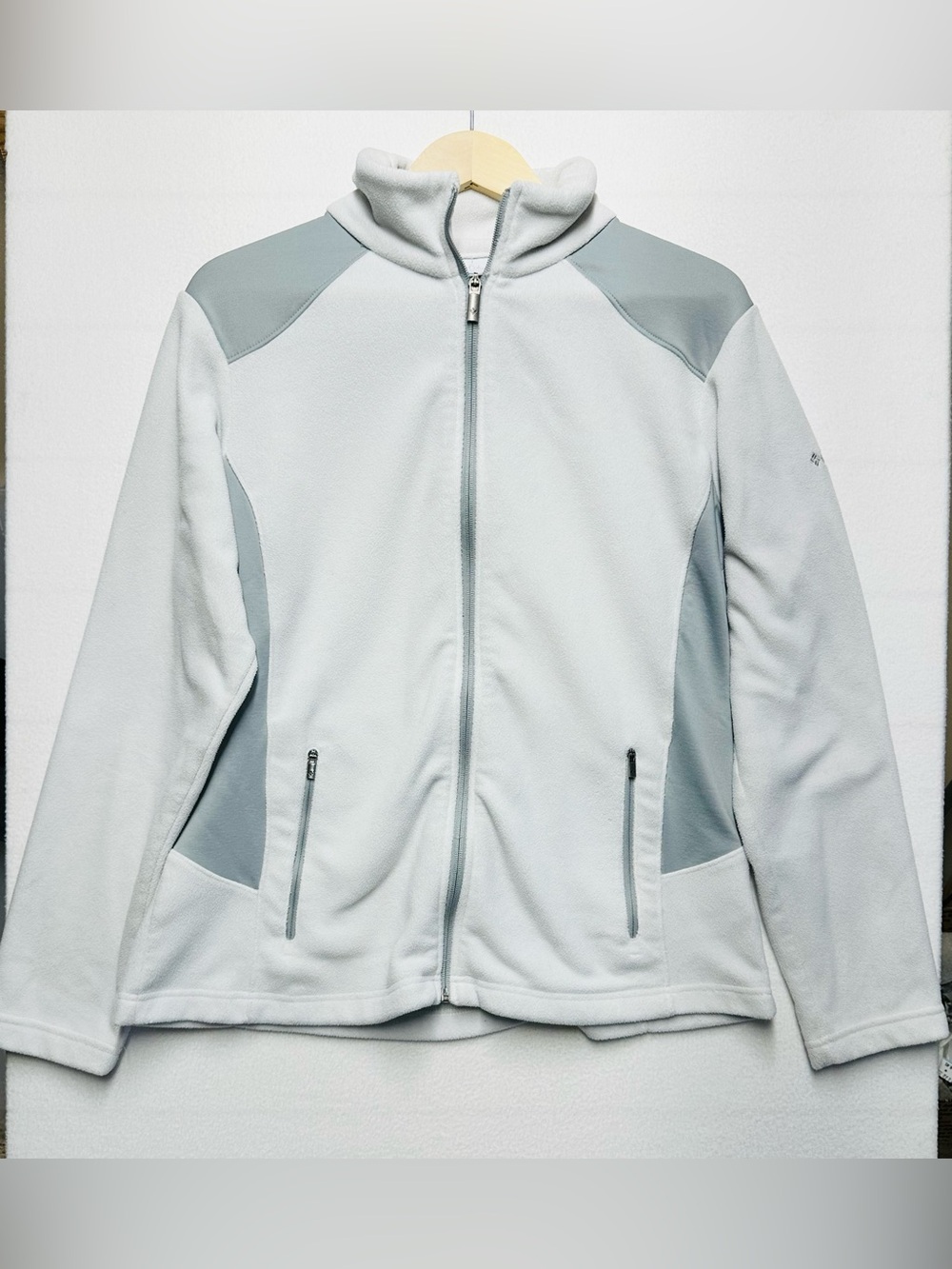 Columbia Full‑Zip Fleece Jacket • Cream & Gray Two‑Tone • Size L • P2P 23”